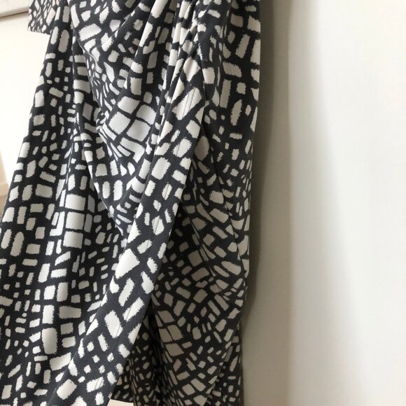 Lauren Ralph Lauren V Neck Faux Wrap Print Dress w Side Ruching Gray + Wht Sz 10 - Picture 5 of 13